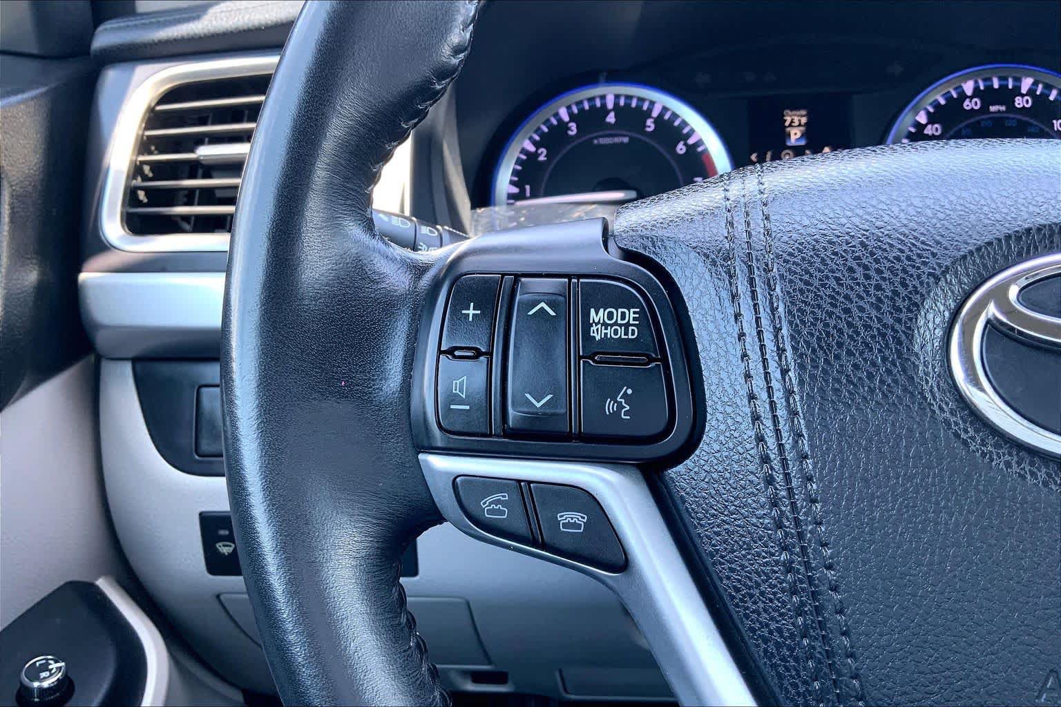 Used 2015 Toyota Highlander XLE FWD image 23