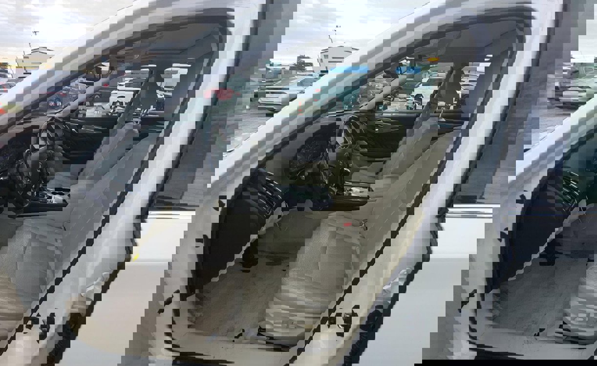 Used 2017 INFINITI Q50 2.0t image 3