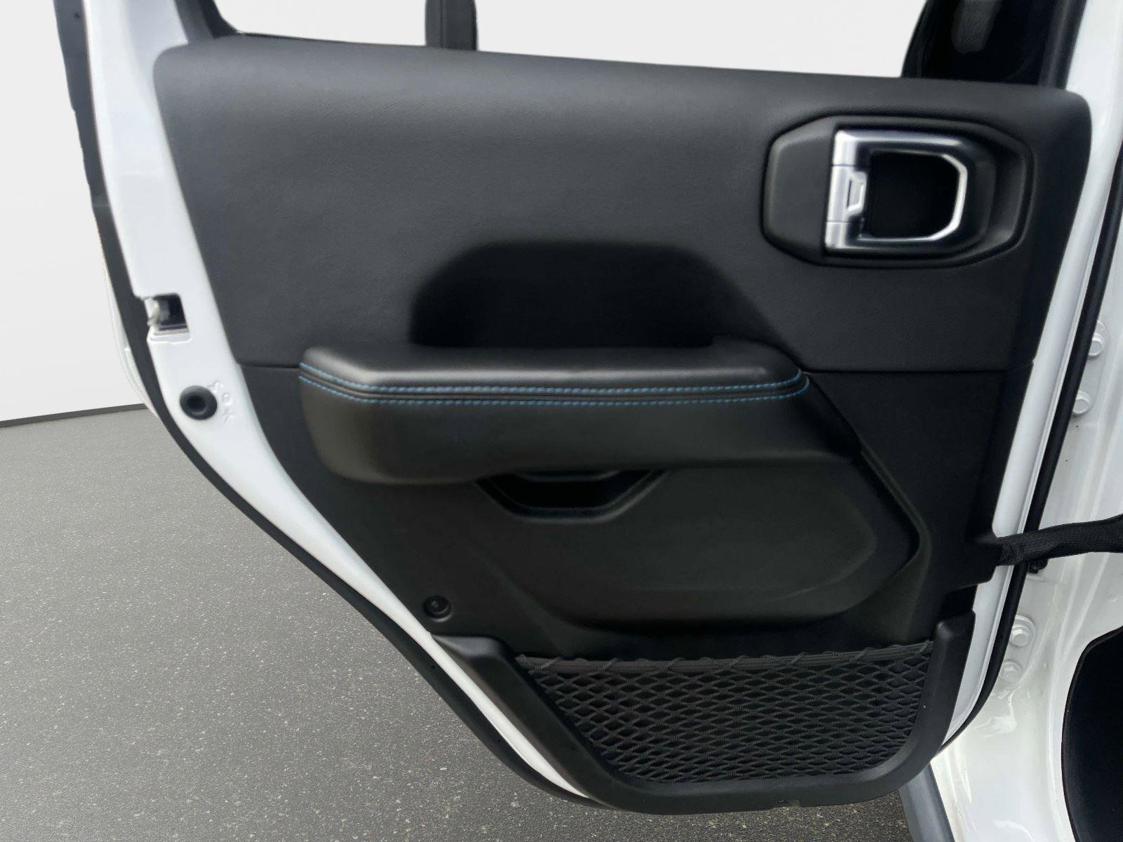 Used 2024 Jeep Wrangler Unlimited Rubicon 4xe image 11