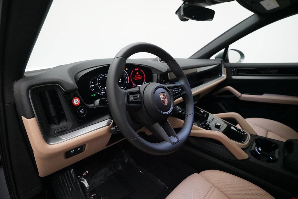 Certified 2026 Porsche Cayenne Coupe AWD/4WD image 5