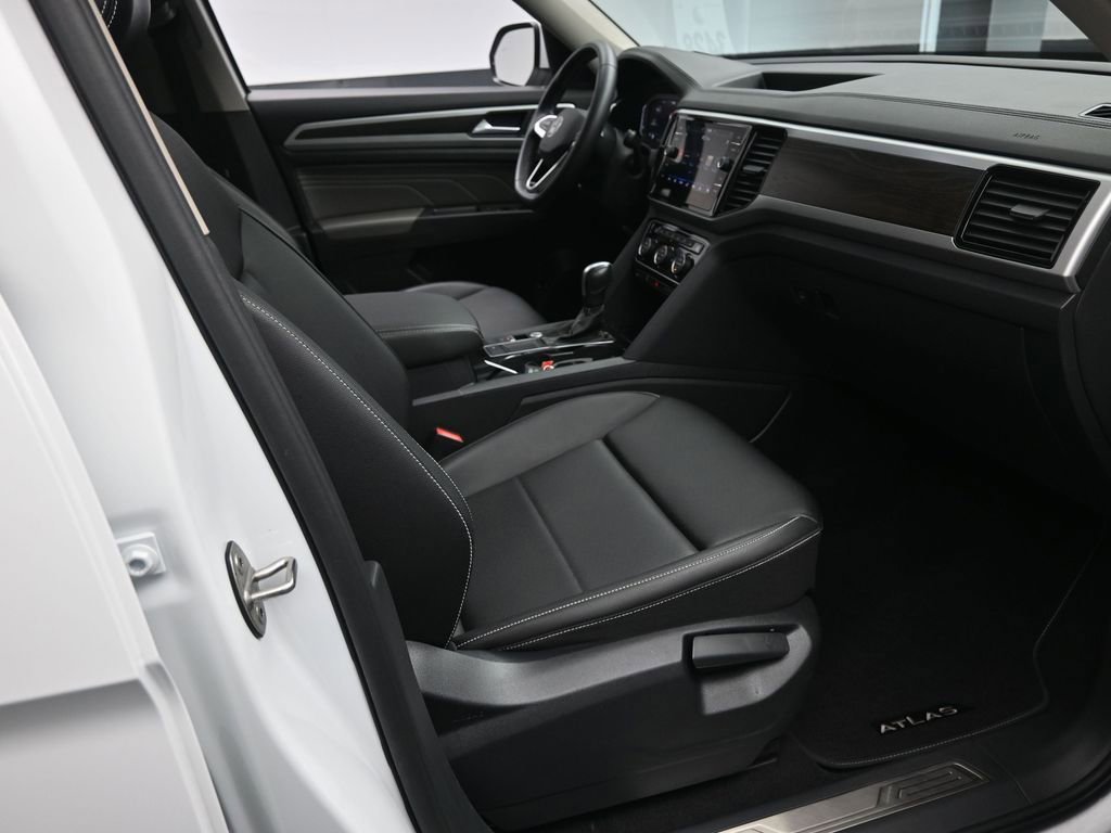 Used 2023 Volkswagen Atlas SE image 28