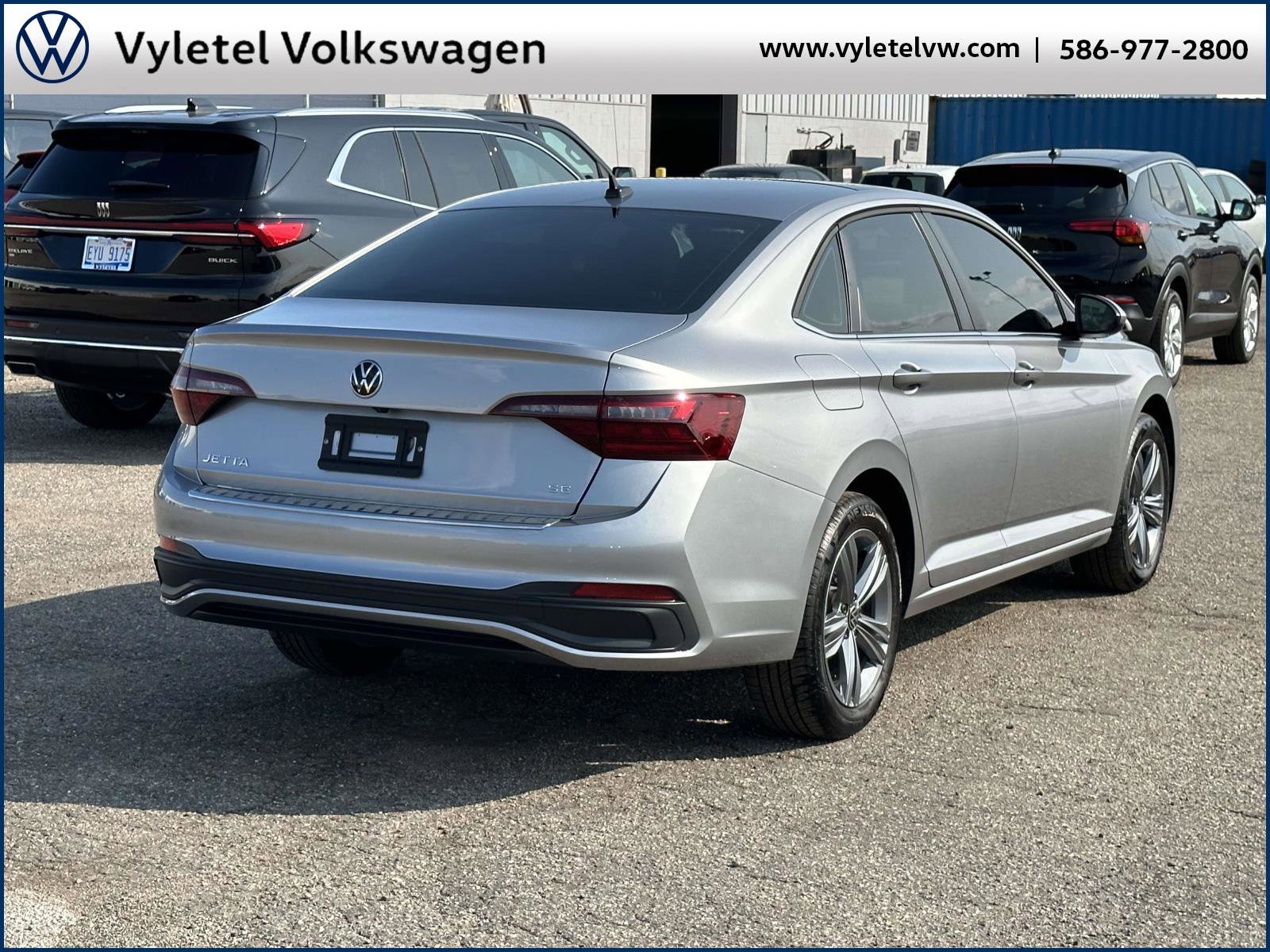 Certified 2024 Volkswagen Jetta SE w/ Panoramic Sunroof Package image 3