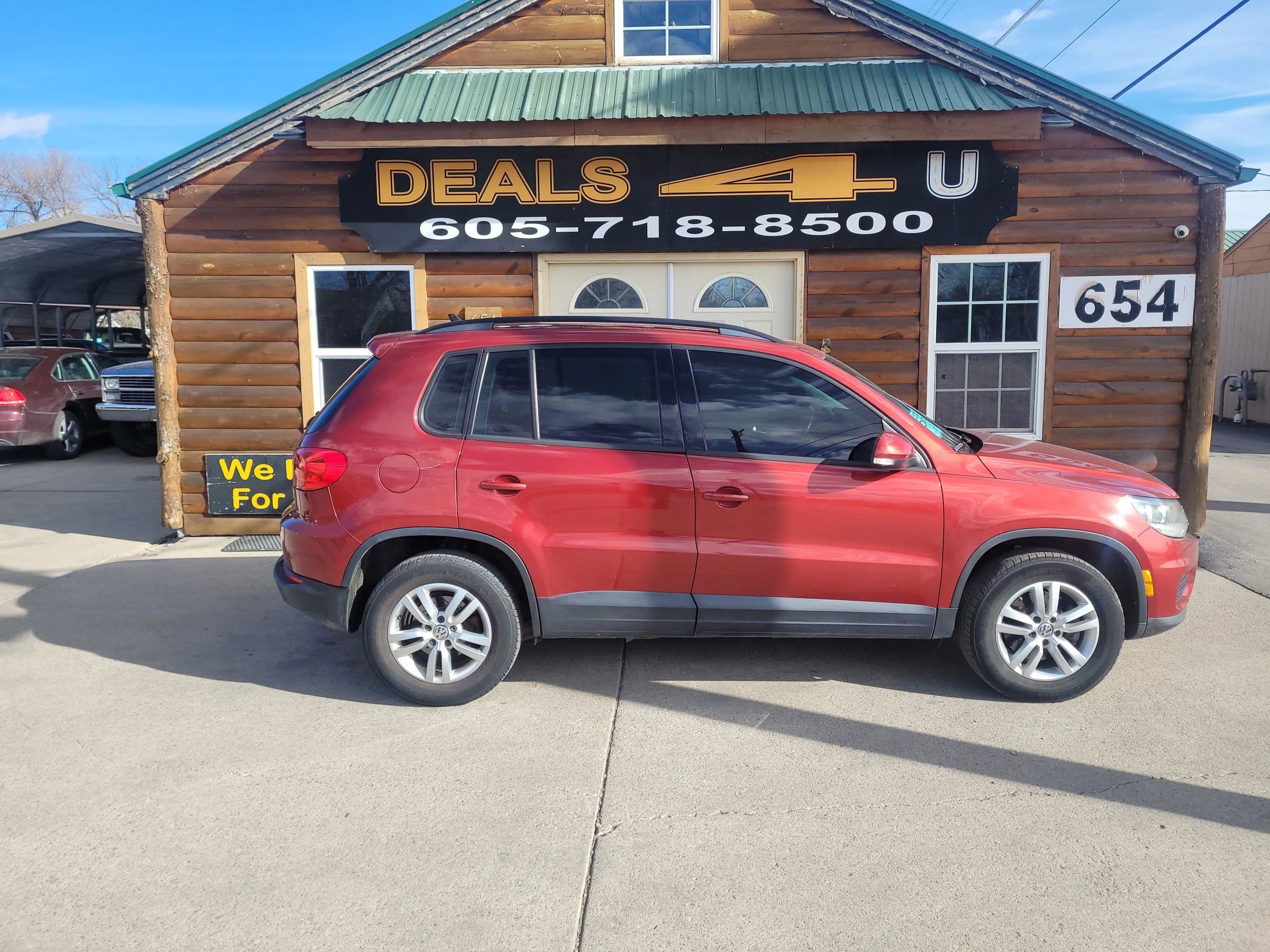 Used 2015 Volkswagen Tiguan S image 2