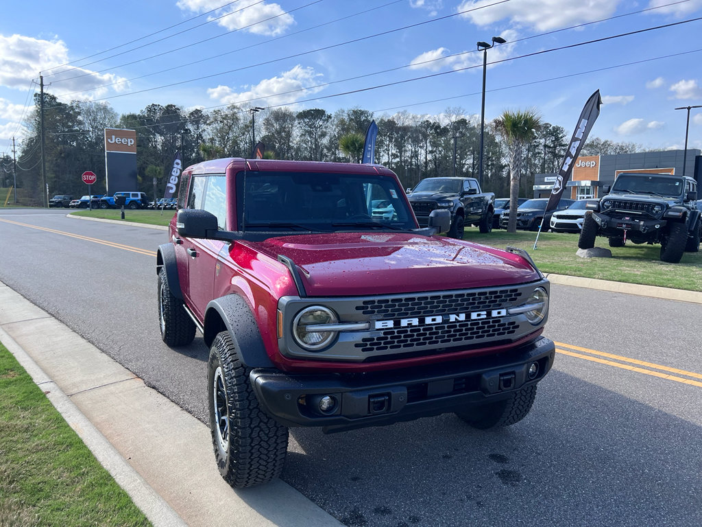 Used 2025 Ford Bronco Badlands image 2