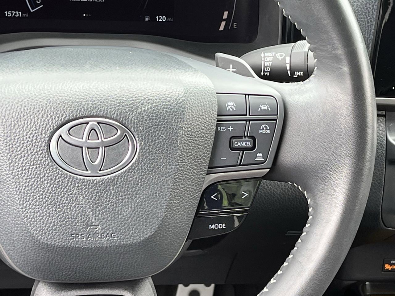 Used 2025 Toyota Camry SE w/ Convenience Package image 14