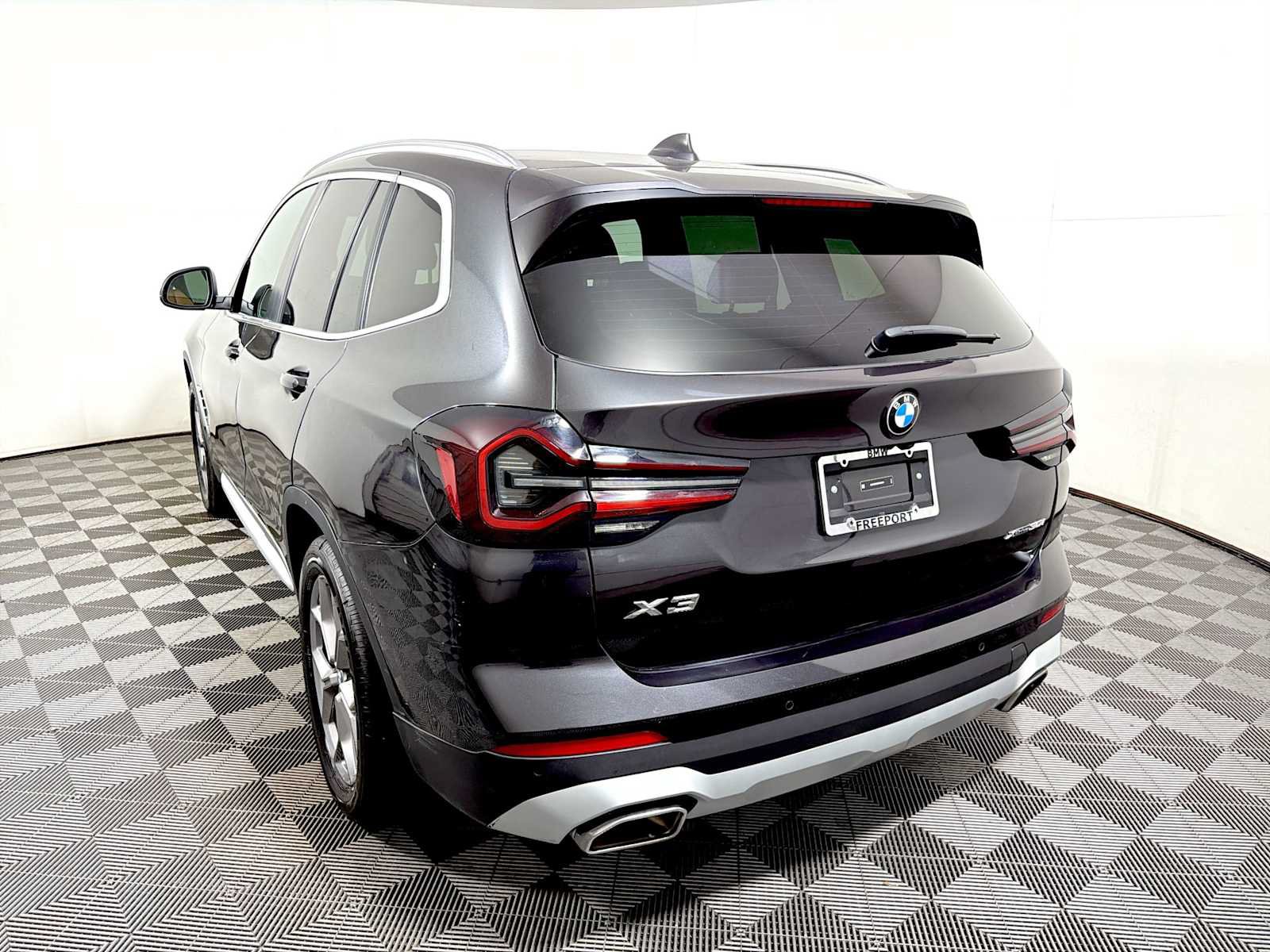 Used 2024 BMW X3 xDrive30i w/ Premium Package AWD/4WD image 5