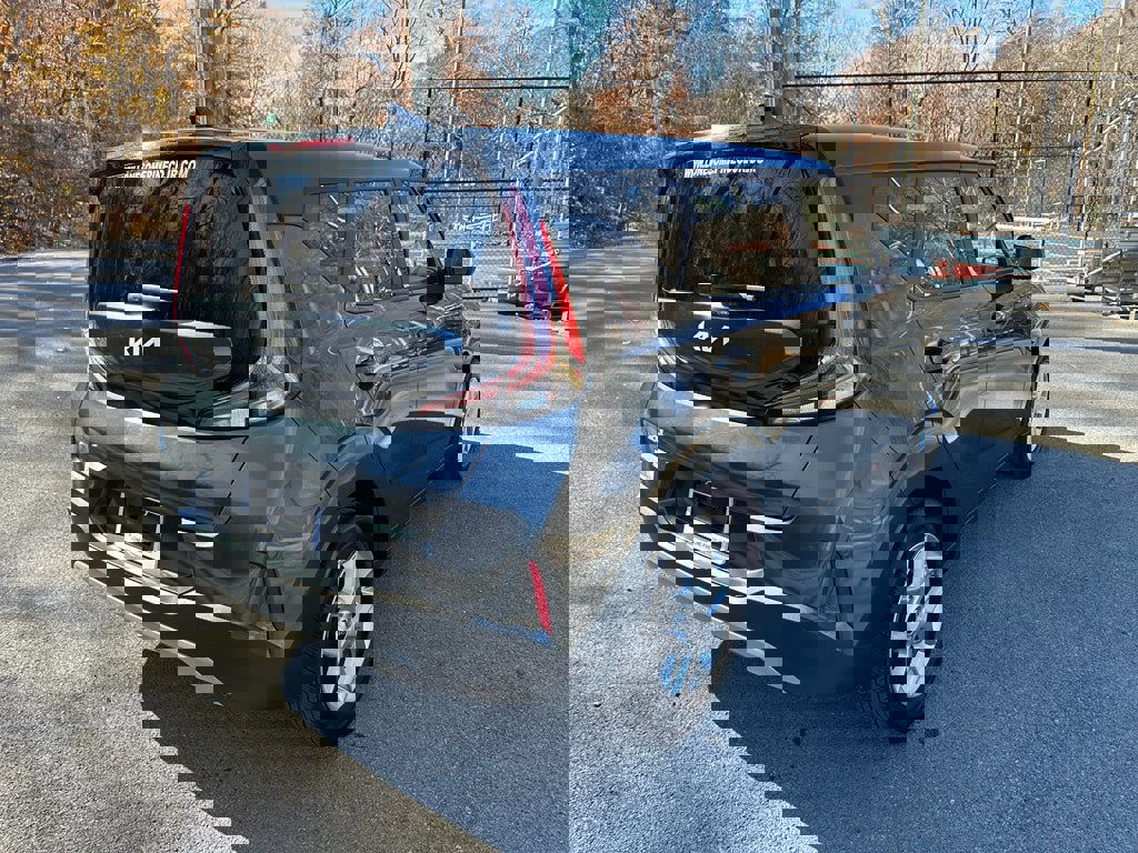 Used 2023 Kia Soul S image 3