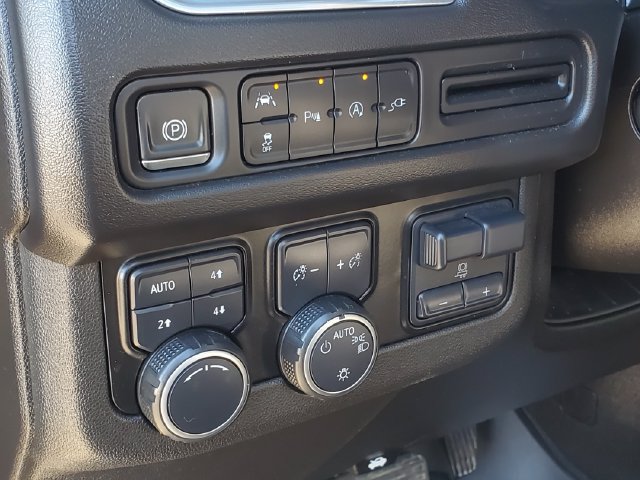 Used 2021 Chevrolet Suburban LT w/ LT Signature Package AWD/4WD image 11