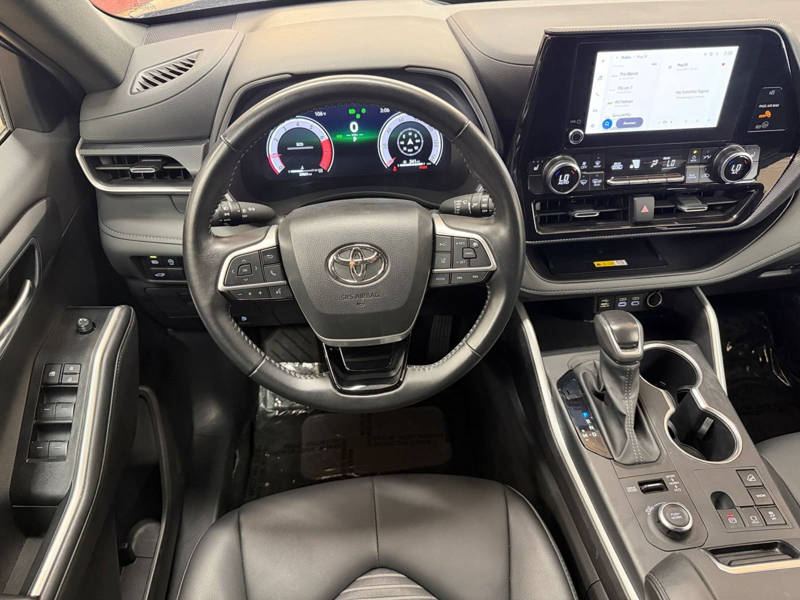 Used 2025 Toyota Highlander XSE AWD/4WD image 37