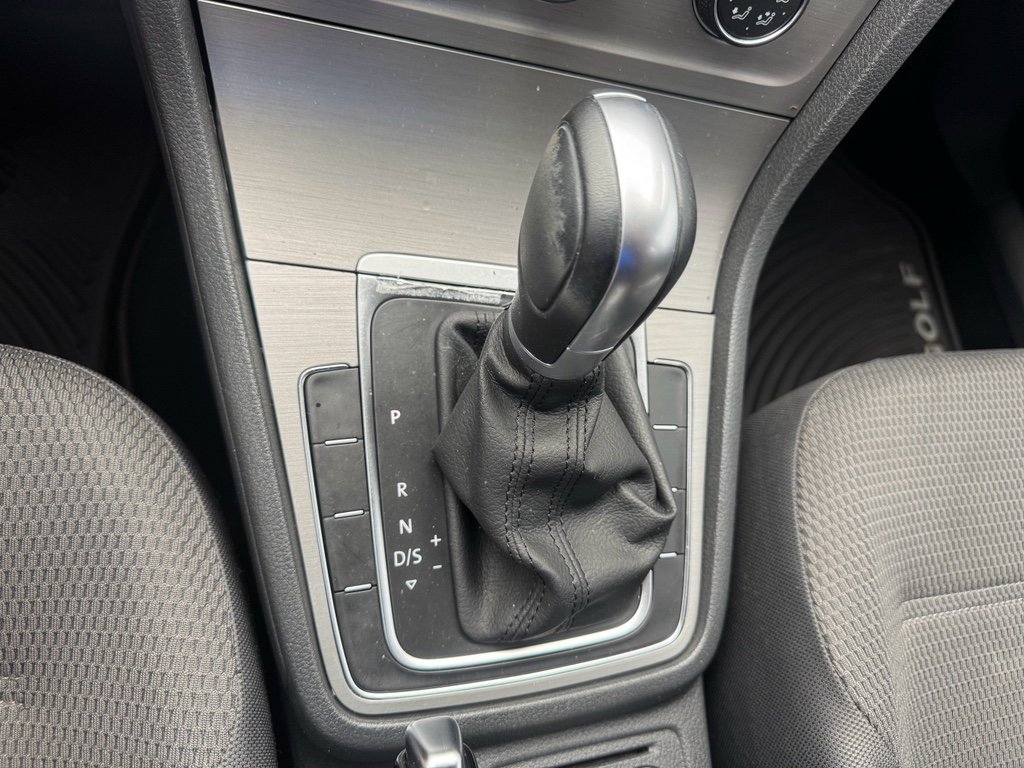 Used 2017 Volkswagen Golf S image 21