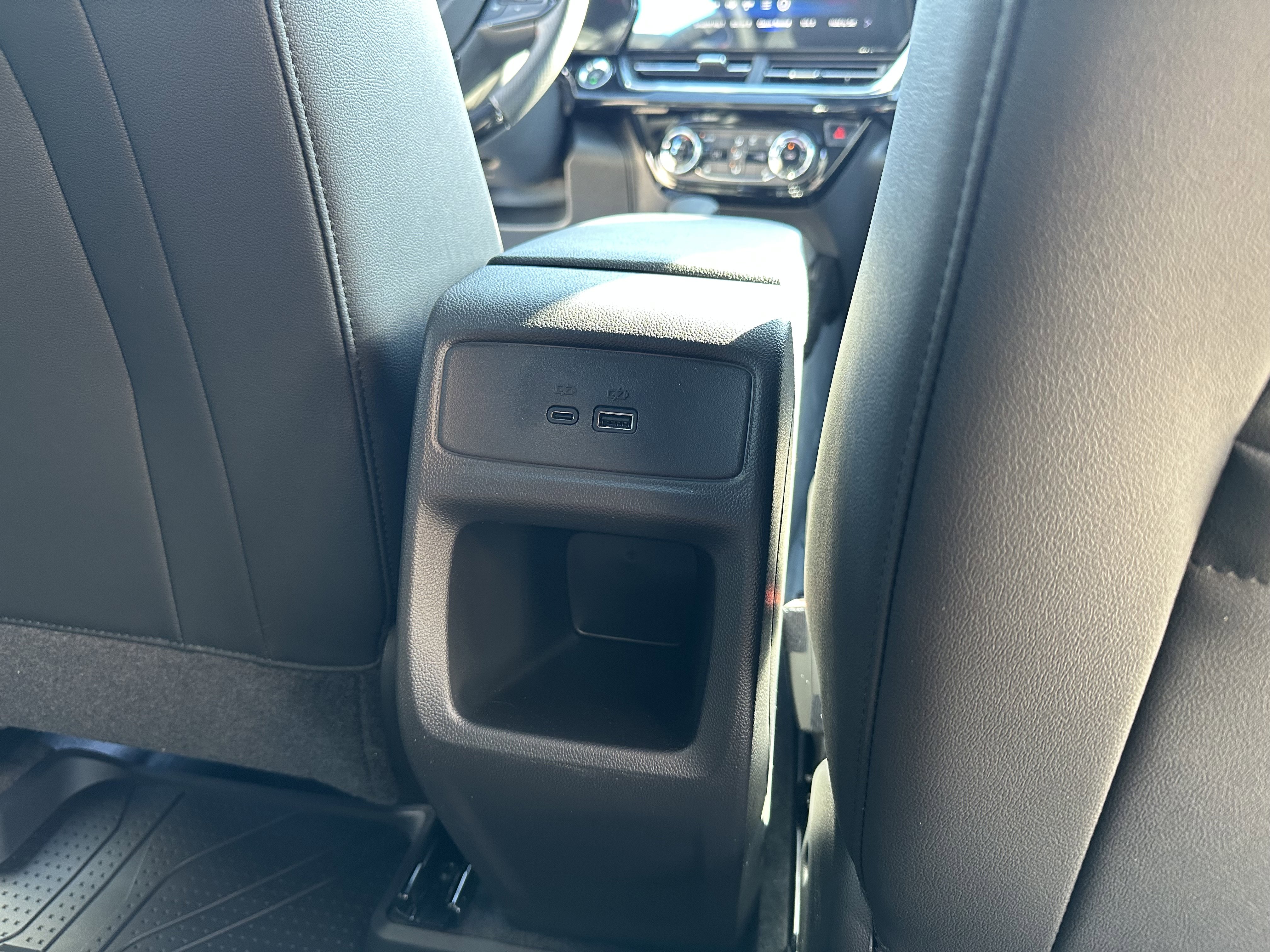 New 2026 Chevrolet Trax RS w/ Sunroof Package FWD image 32