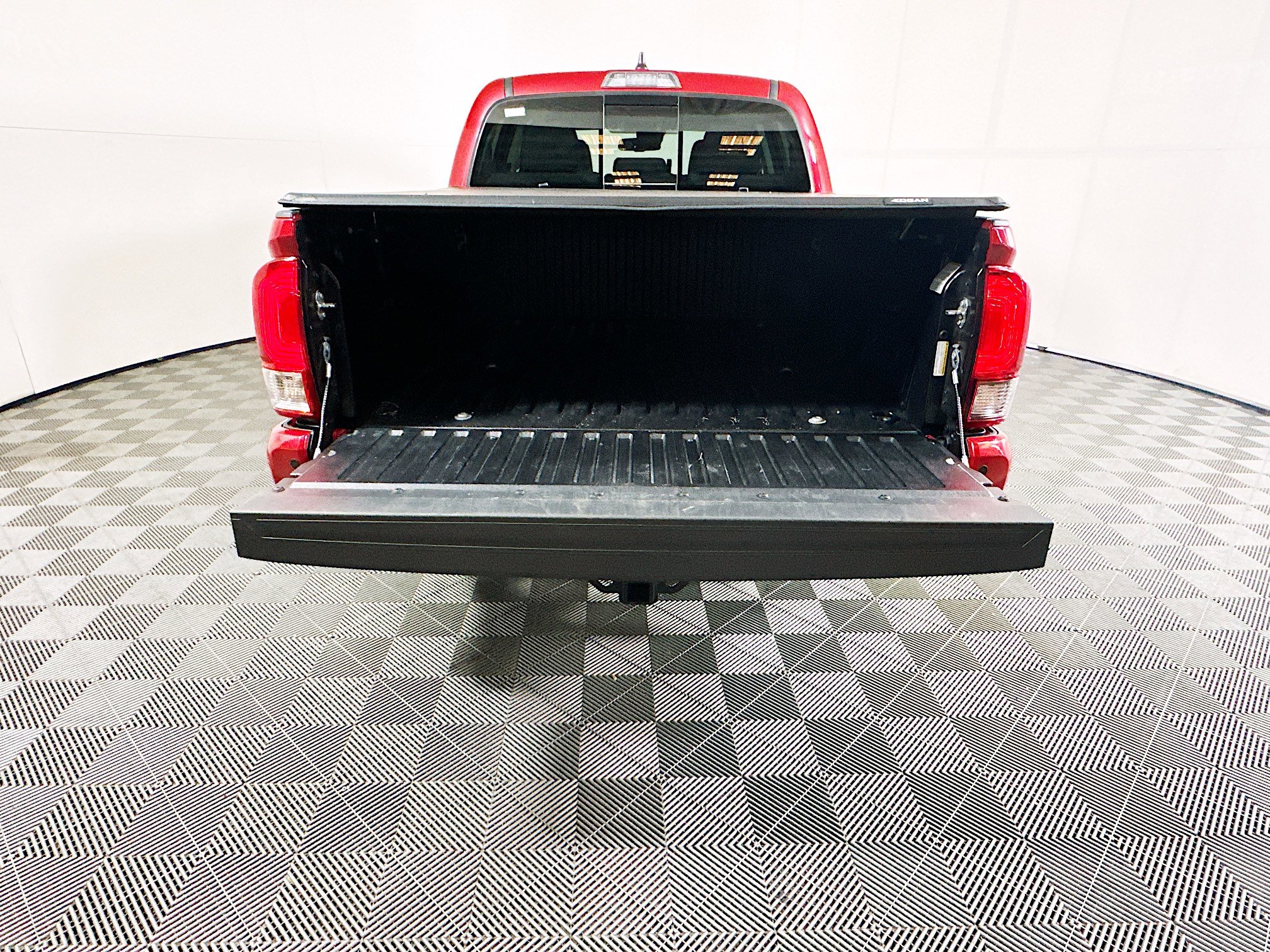 Used 2023 Toyota Tacoma SR5 AWD/4WD image 31