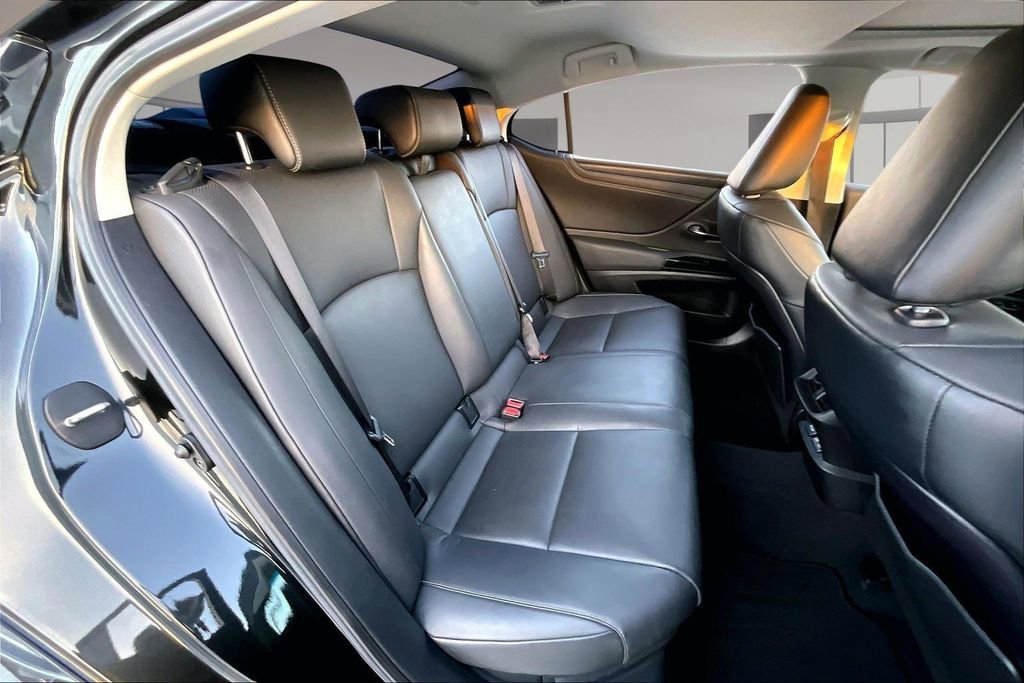 Used 2024 Lexus ES 300h w/ Premium Package FWD image 23