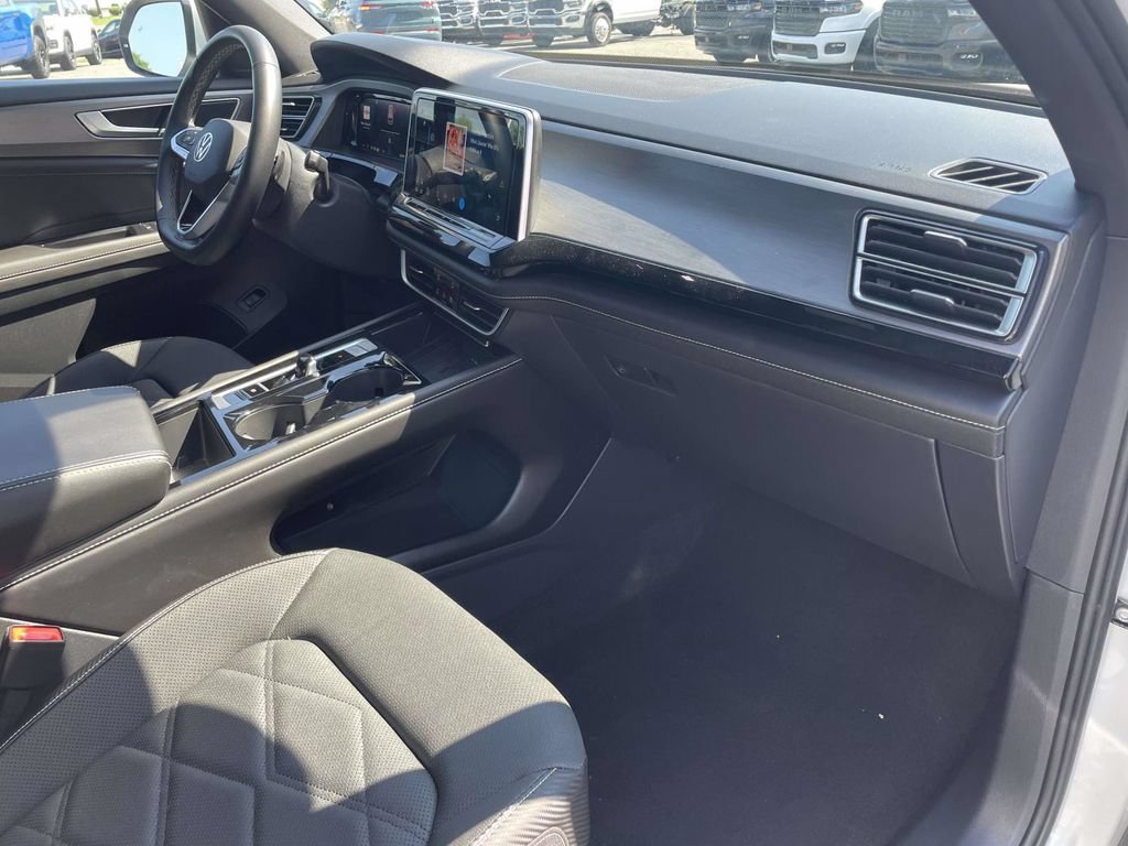 Used 2025 Volkswagen Atlas Cross Sport SE FWD image 14