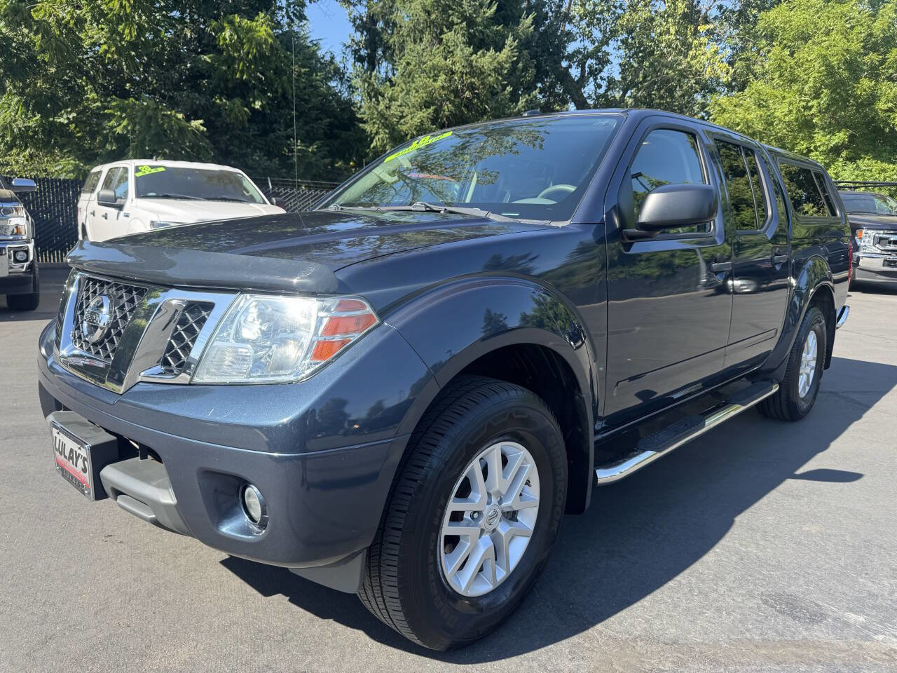 Used 2018 Nissan Frontier SV image 1