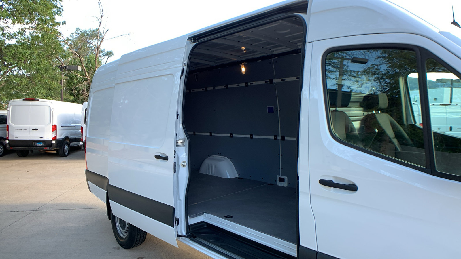 Used 2024 Mercedes-Benz Sprinter 2500 image 22