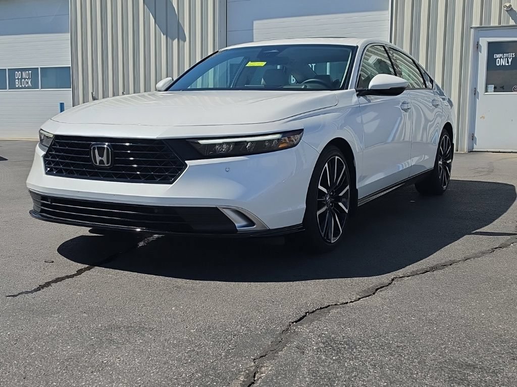 Used 2024 Honda Accord Touring image 3