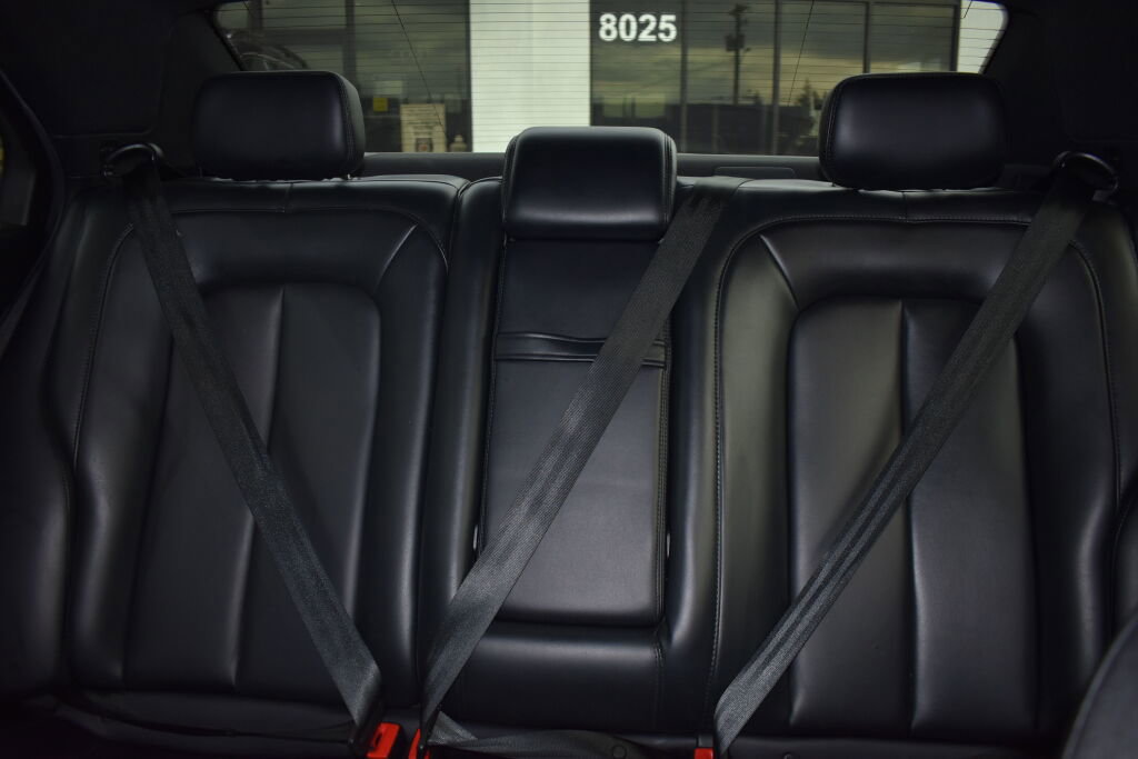 Used 2017 Lincoln Continental Premiere image 27