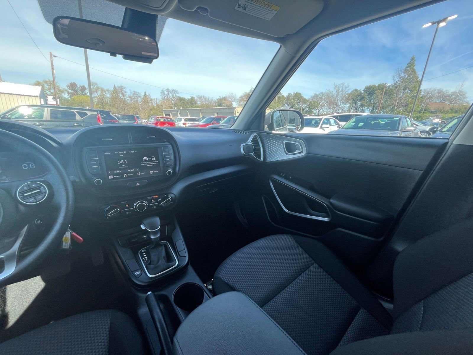 Used 2025 Kia Soul LX w/ LX Technology Package FWD image 30