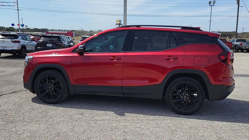 Used 2023 GMC Terrain SLT w/ Elevation Edition image 4