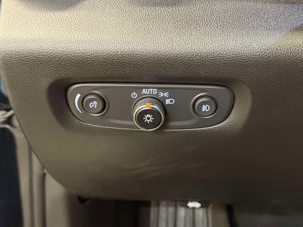 Used 2020 Chevrolet Traverse LT FWD image 28