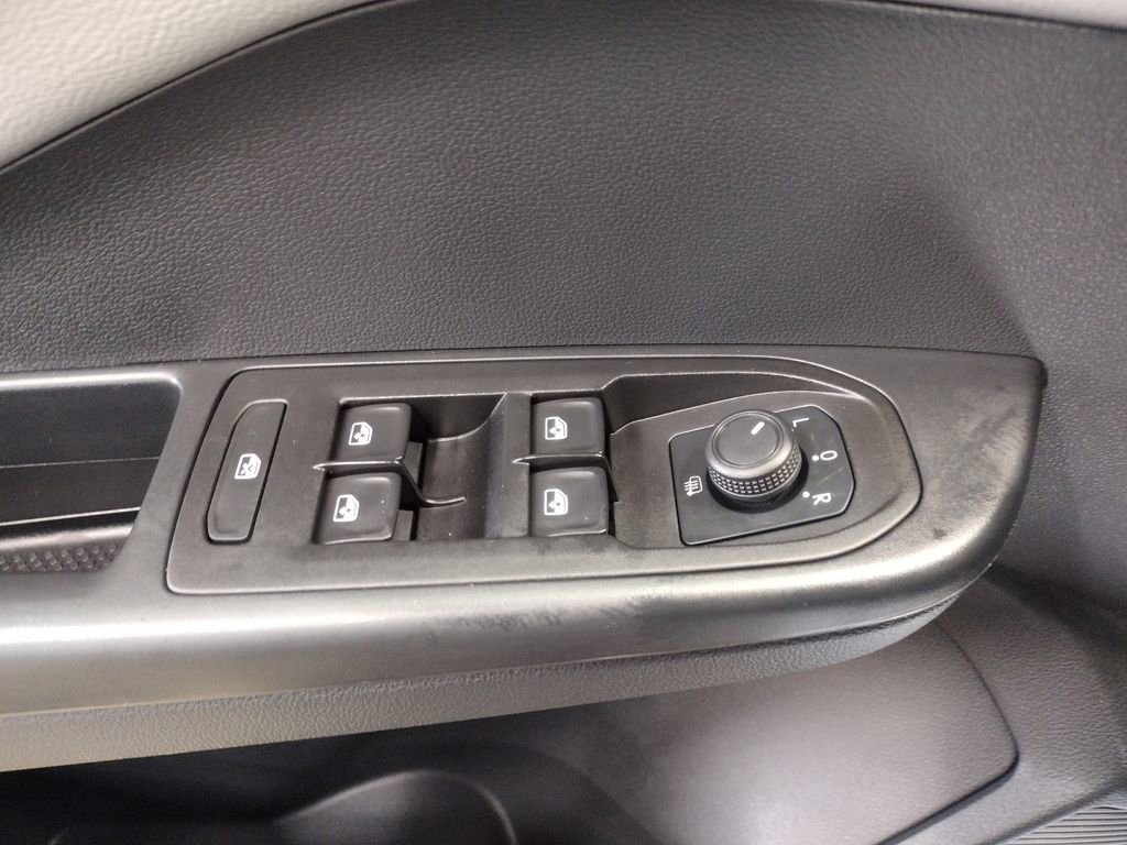 Certified 2023 Volkswagen Taos SE w/ Panoramic Sunroof Package image 30