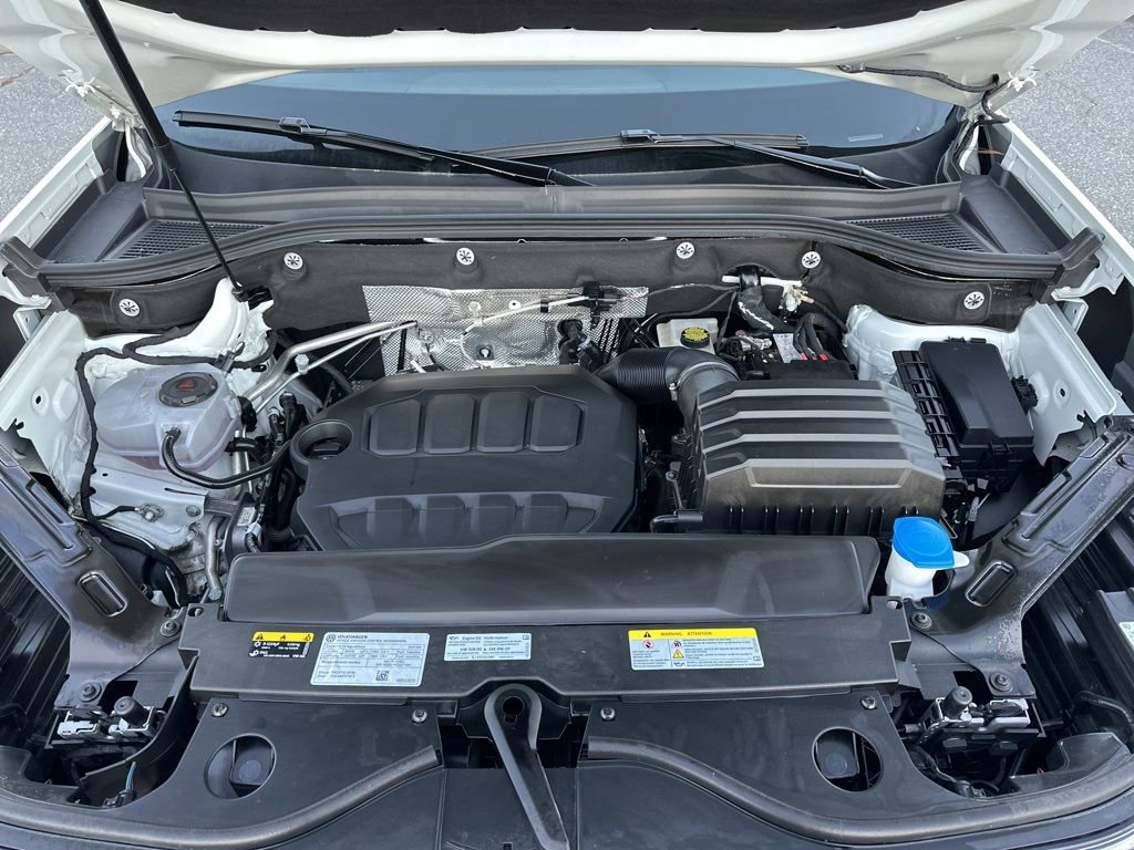 Used 2025 Volkswagen Atlas Cross Sport SE image 33