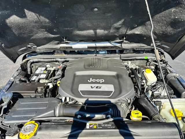 Used 2017 Jeep Wrangler Unlimited Sahara AWD/4WD image 12