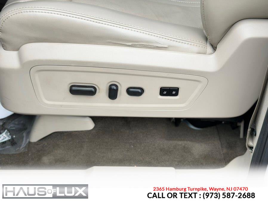 Used 2017 Lincoln Navigator Select image 13
