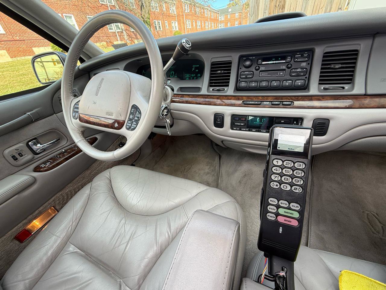 Used 1995 Lincoln Town Car Cartier image 25