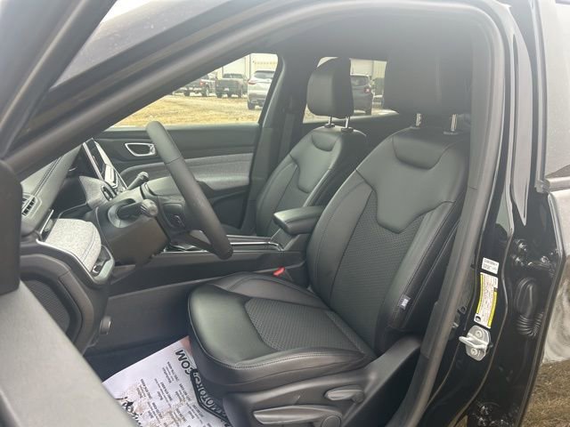 New 2025 Jeep Compass Latitude image 15