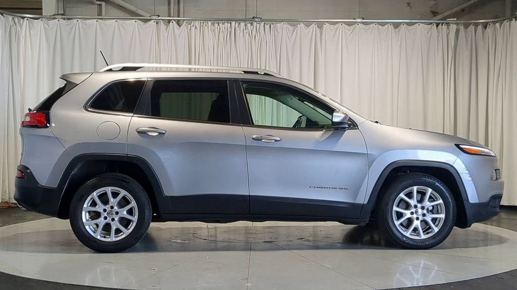 Used 2014 Jeep Cherokee Latitude w/ Comfort/Convenience Group FWD image 11