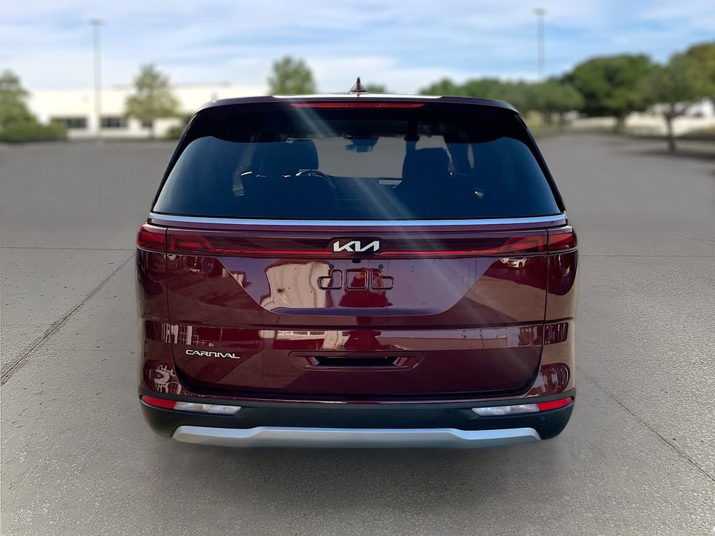 Certified 2024 Kia Carnival LX image 5