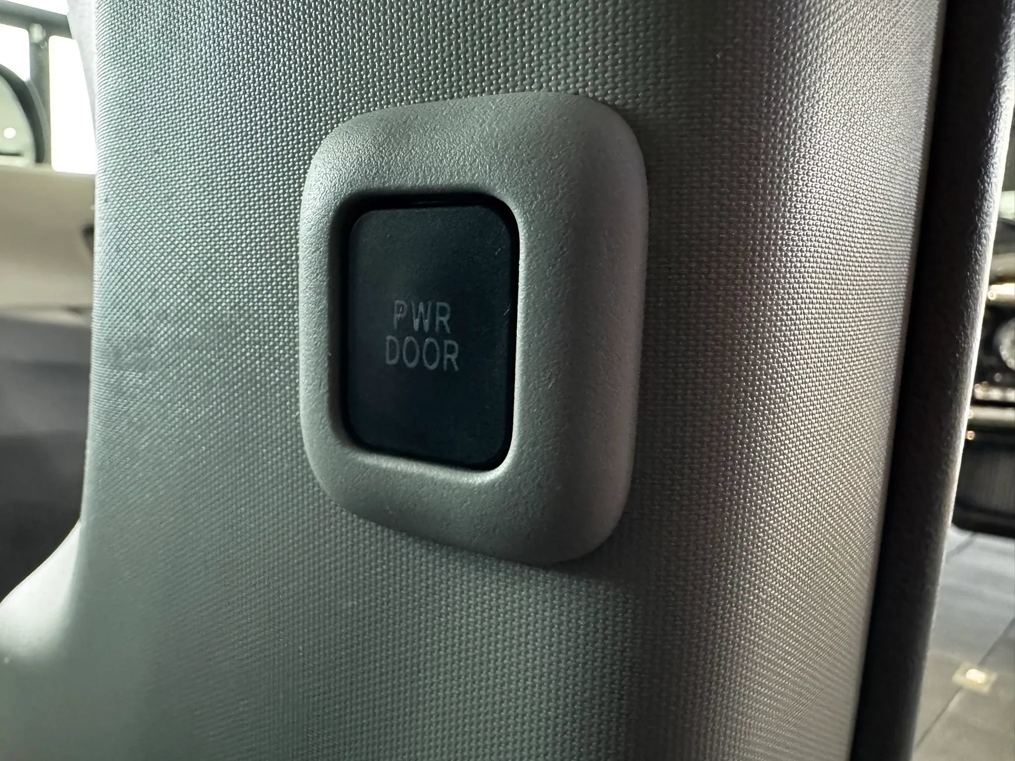 Used 2013 Toyota Sienna SE FWD image 16