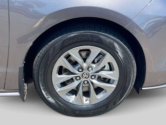 Certified 2021 Toyota Sienna XLE FWD image 15