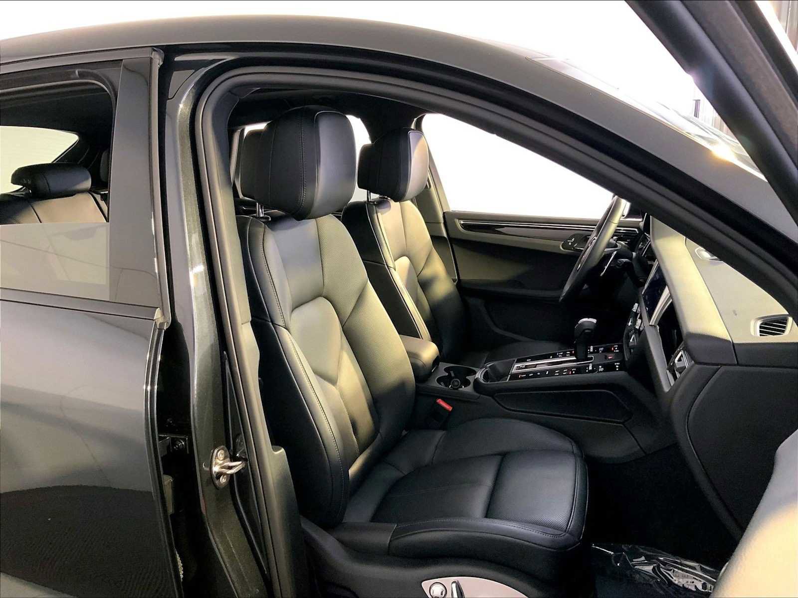 Certified 2025 Porsche Macan image 18