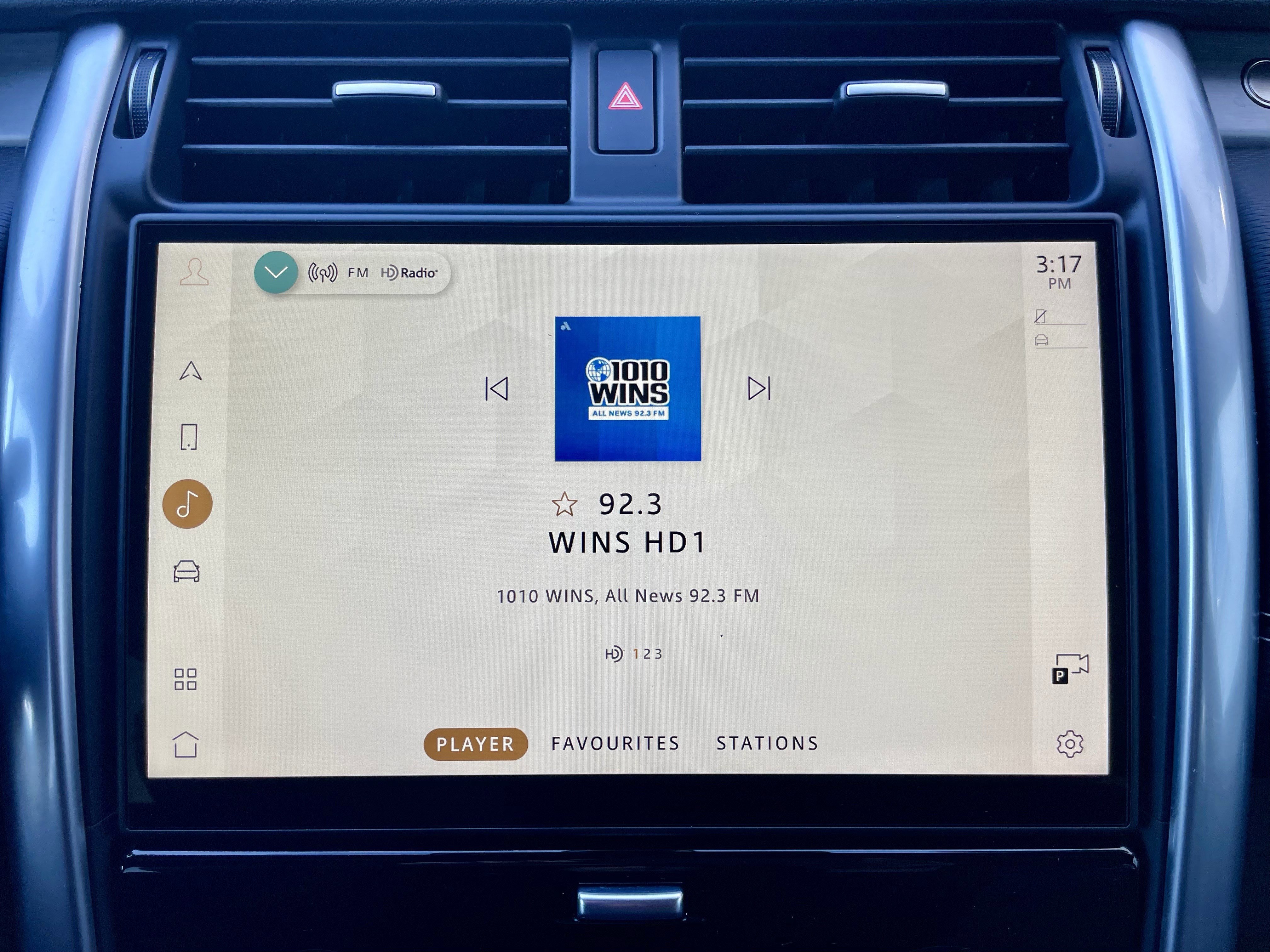 Certified 2024 Land Rover Discovery Dynamic SE image 29