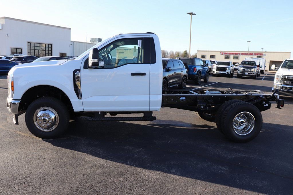 New 2026 Ford F350 XL w/ XL Chrome Package image 4