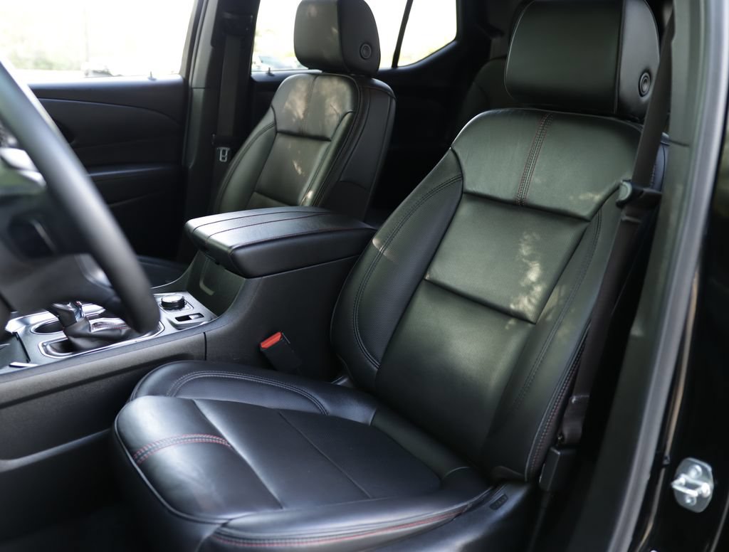 Used 2023 Chevrolet Traverse RS FWD image 24