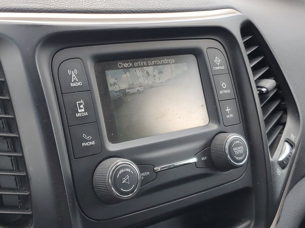 Used 2018 Jeep Cherokee Latitude image 20