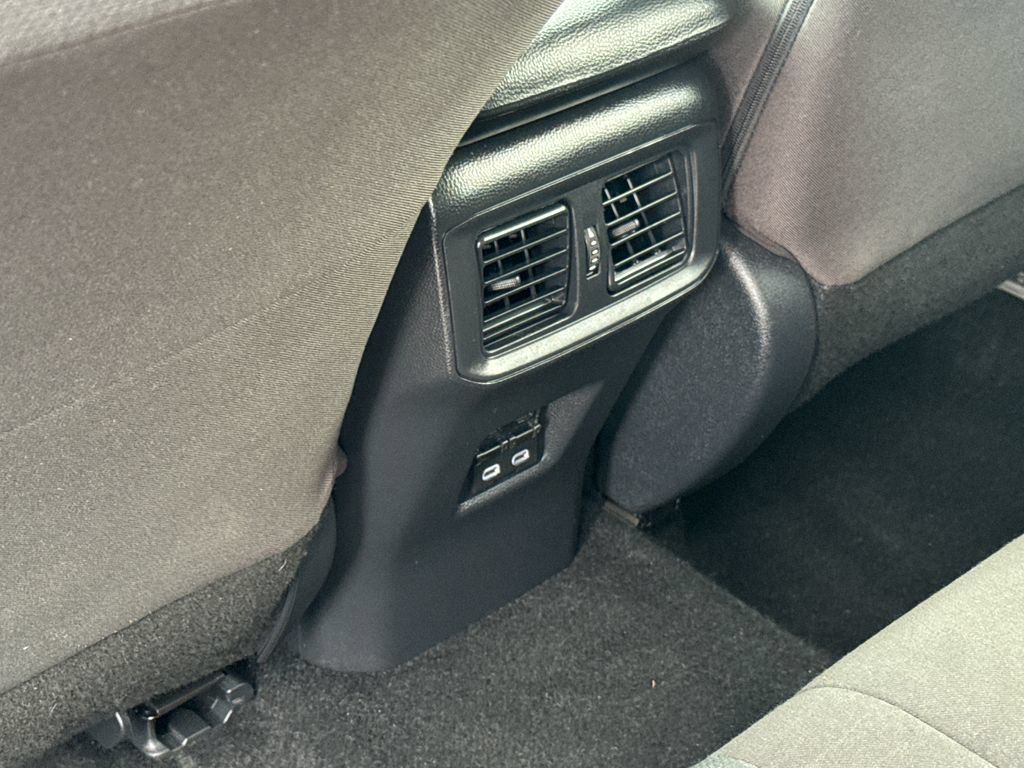 Used 2025 Toyota RAV4 XLE AWD/4WD image 36