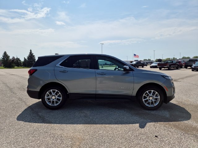 Used 2024 Chevrolet Equinox LT w/ LPO, Floor Liner Package FWD image 4