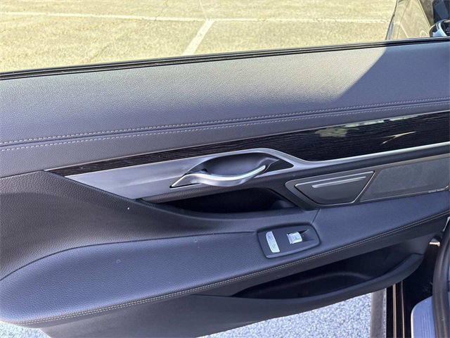 Used 2019 BMW 740i xDrive image 18