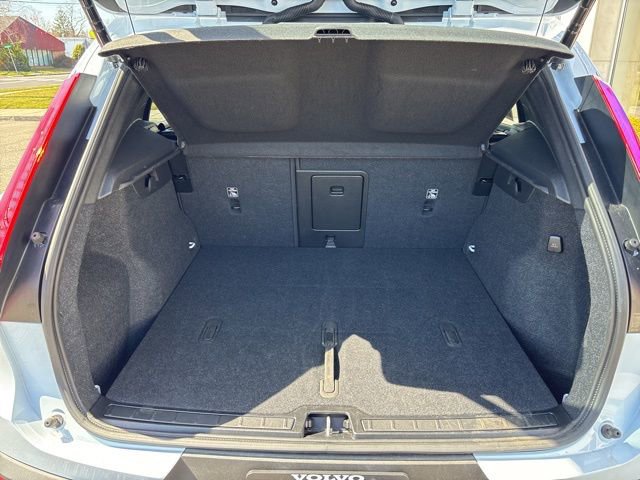 Used 2025 Volvo XC40 B5 Plus AWD/4WD image 12