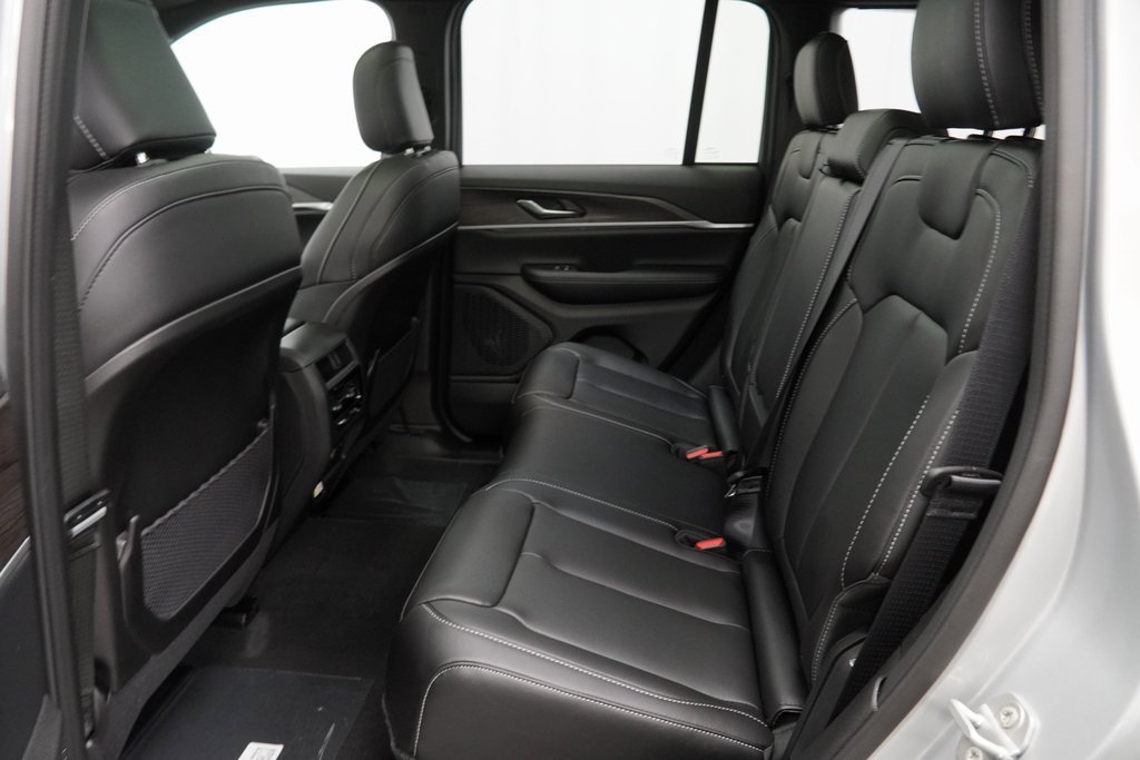 New 2025 Jeep Grand Cherokee Limited image 17