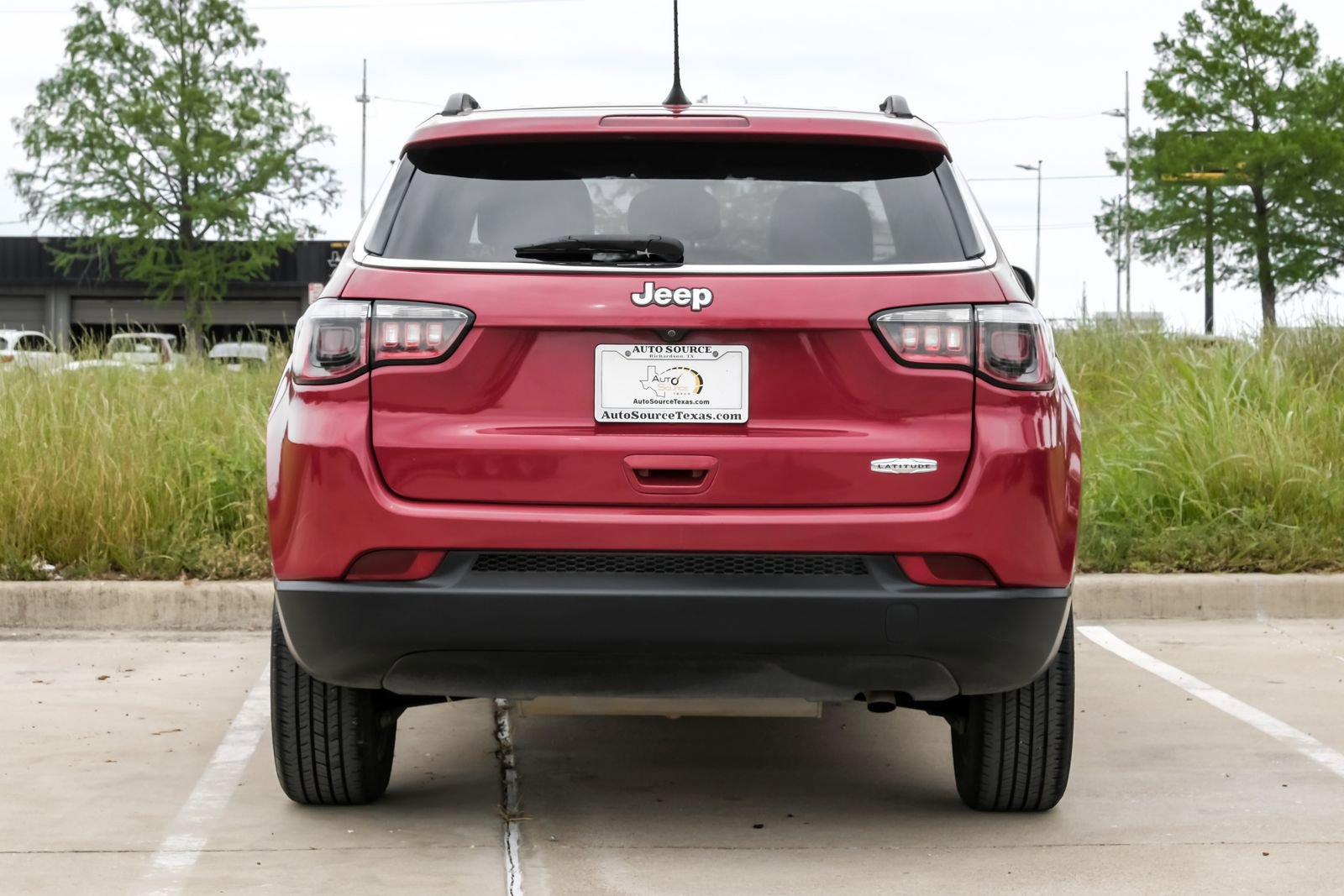 Used 2017 Jeep Compass Latitude w/ Popular Equipment Group FWD image 9