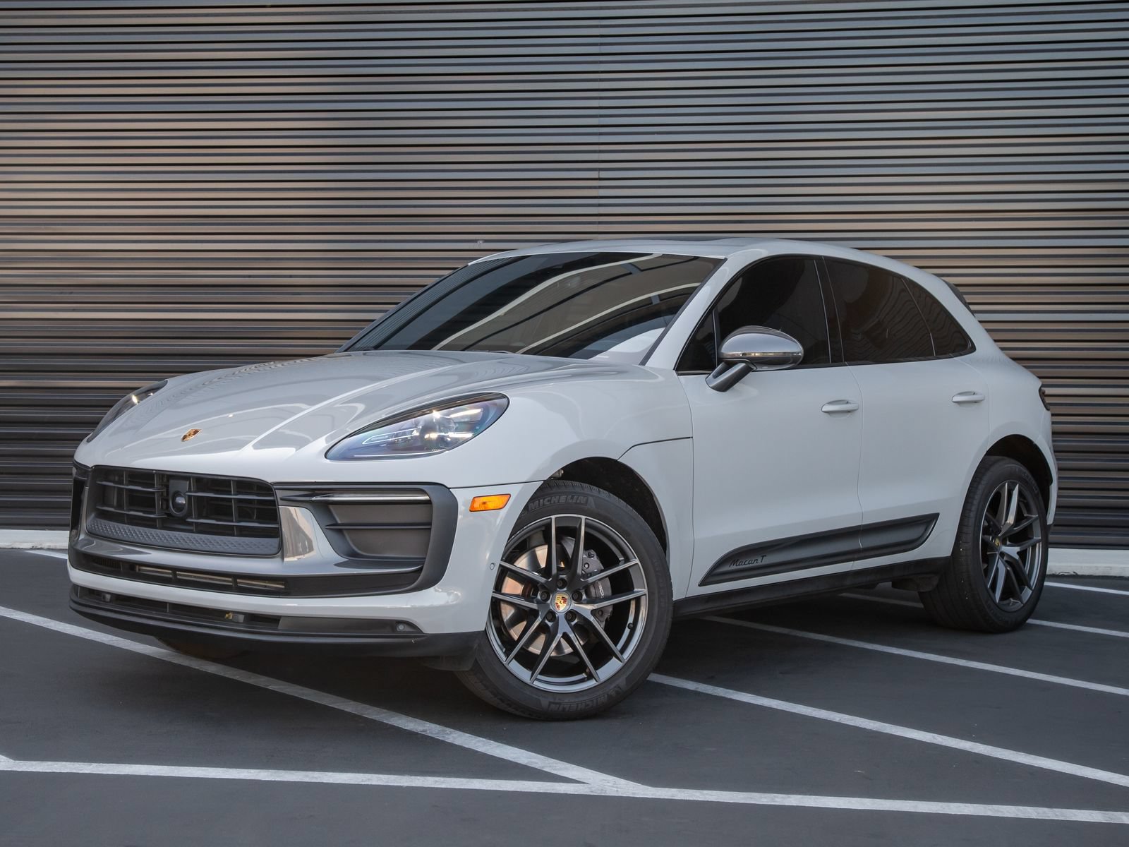 Certified 2023 Porsche Macan Turbo AWD/4WD image 1
