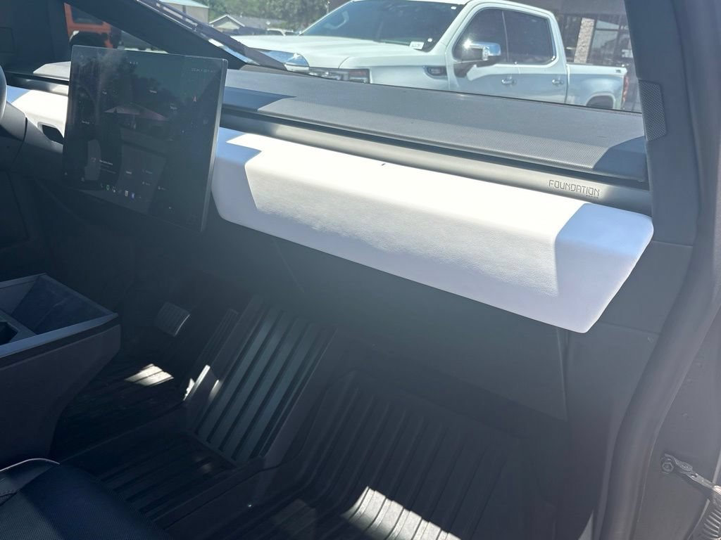 Used 2024 Tesla Cybertruck AWD Crew Cab image 18