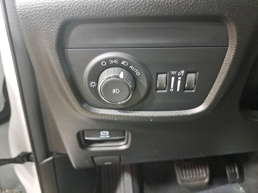 Certified 2024 Jeep Grand Cherokee Limited w/ Luxury Tech Group II image 27