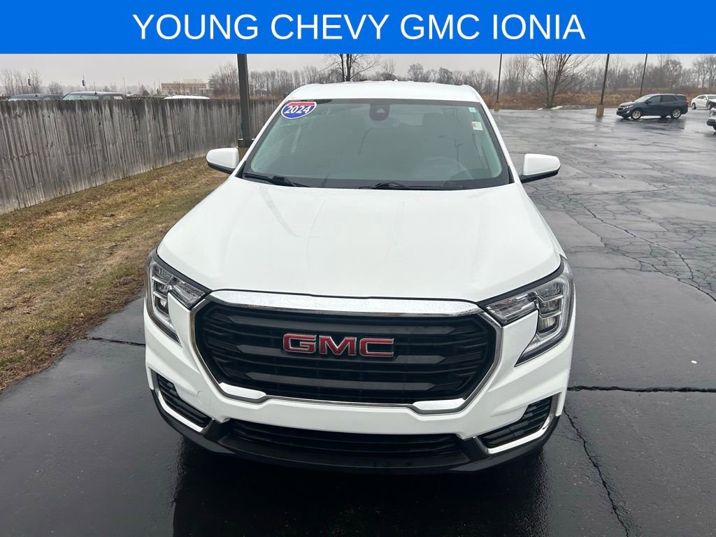 Used 2024 GMC Terrain SLE image 4